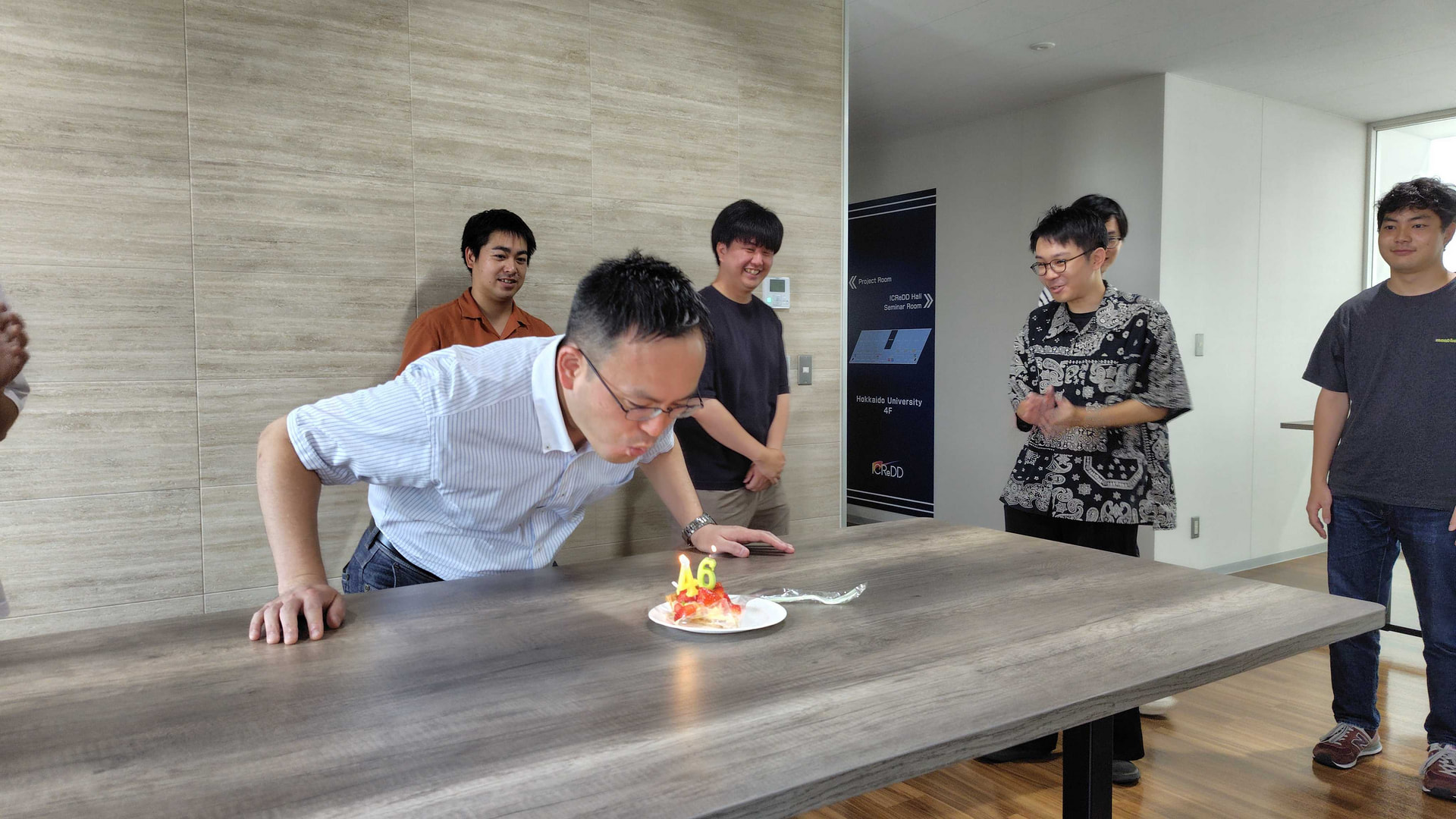 前田先生の誕生日をお祝いしました