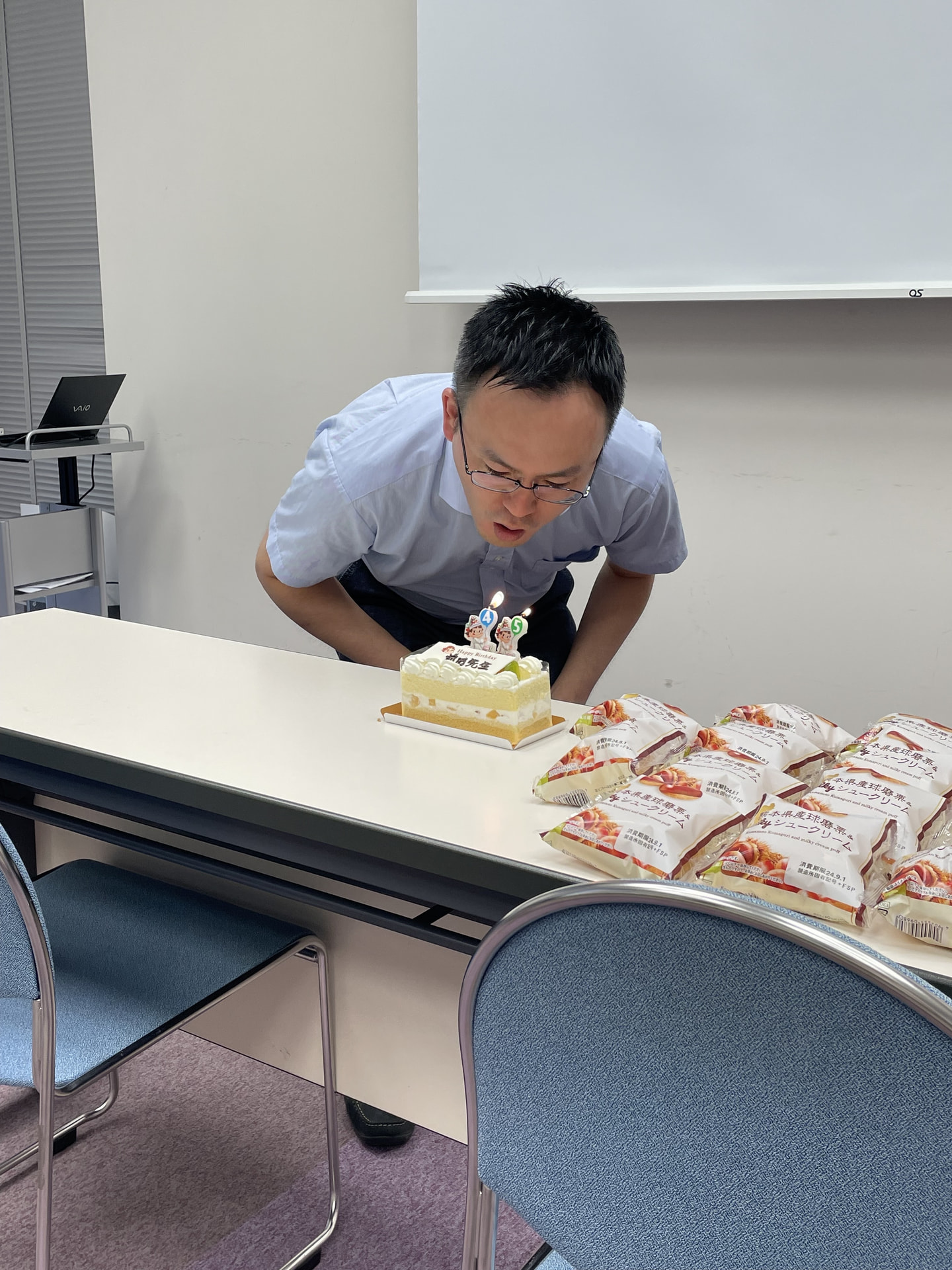 前田先生の誕生日をお祝い